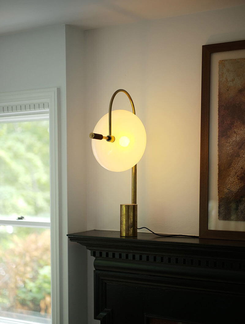 APERTURE TABLE LAMP par Allied Maker
