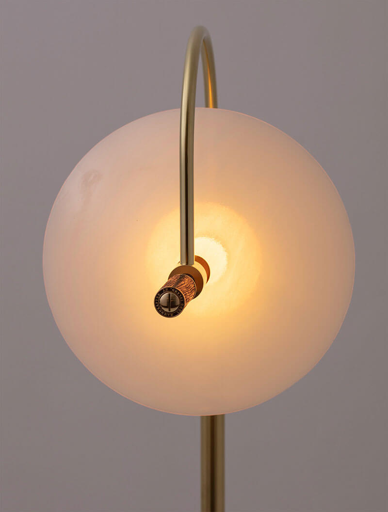 APERTURE TABLE LAMP par Allied Maker