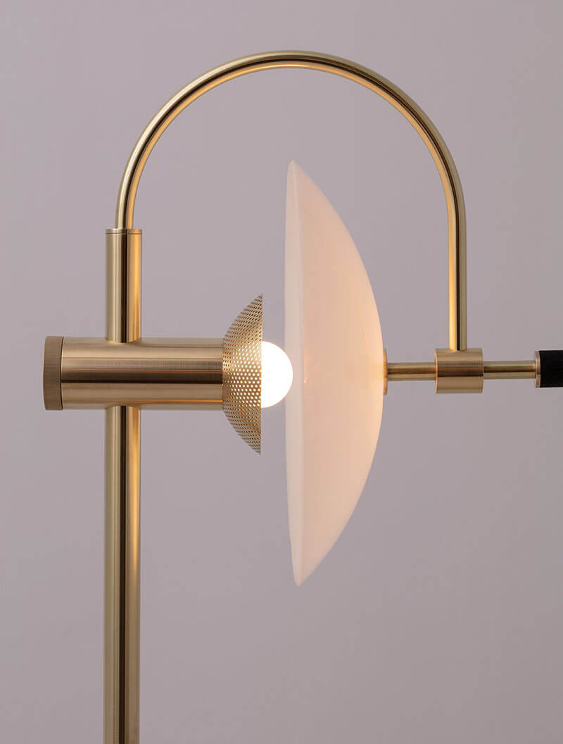 APERTURE TABLE LAMP par Allied Maker