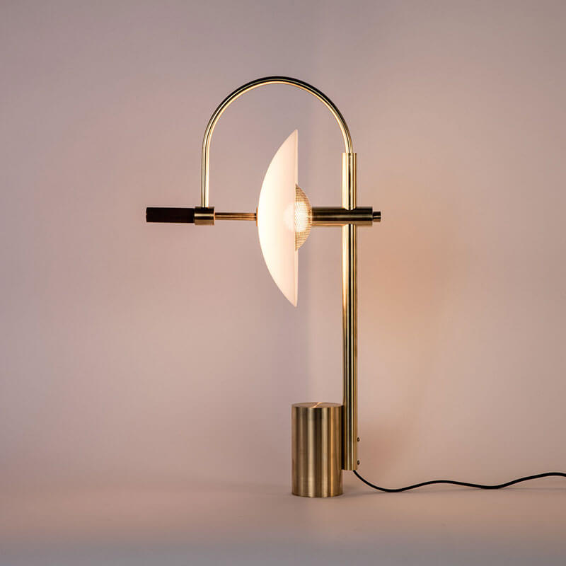 APERTURE TABLE LAMP par Allied Maker