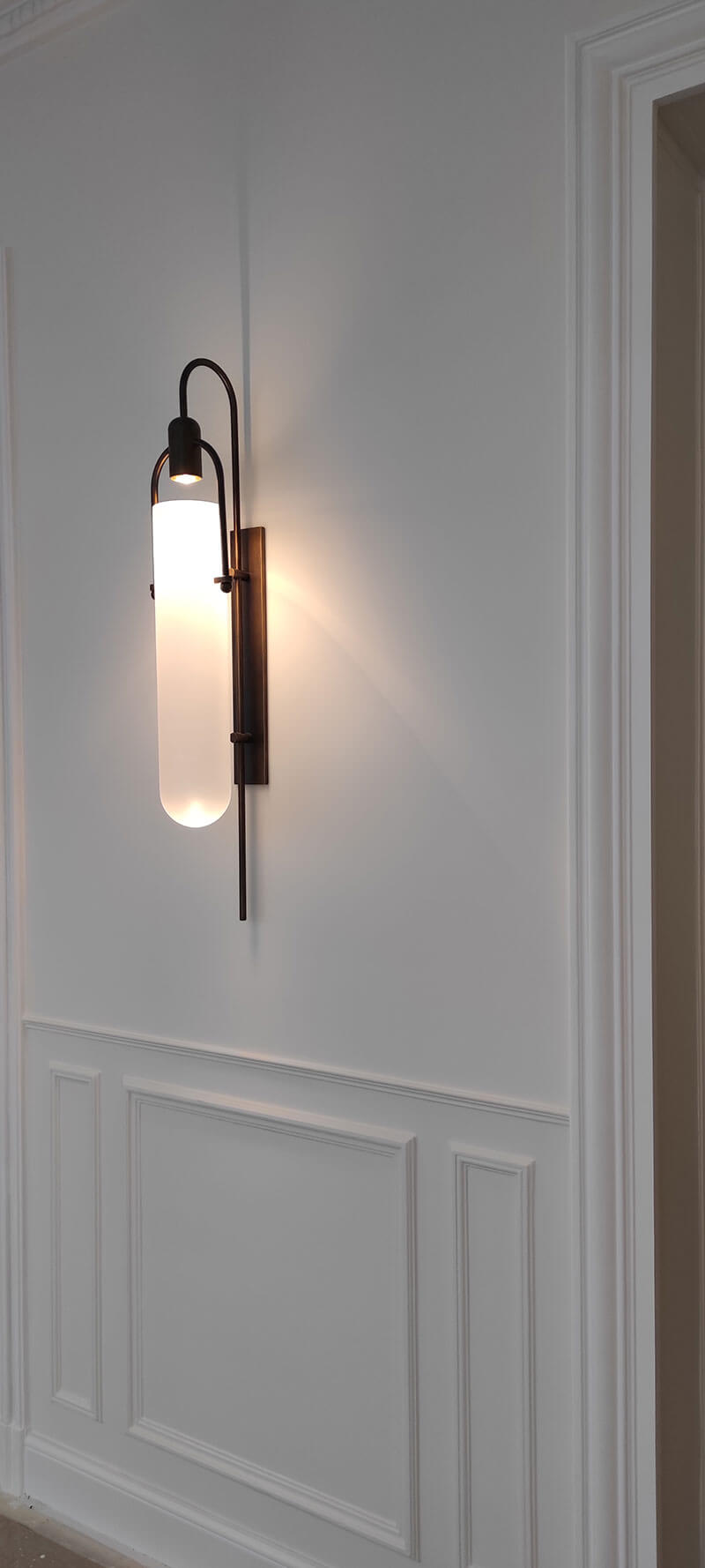 ARC WELL SCONCE 22 par Allied Maker