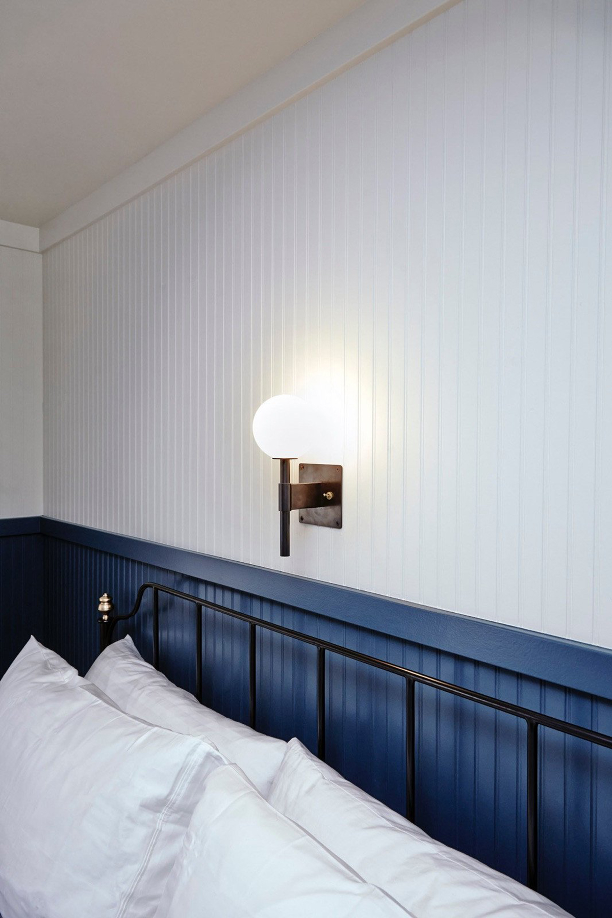 BASTION SCONCE par Allied Maker