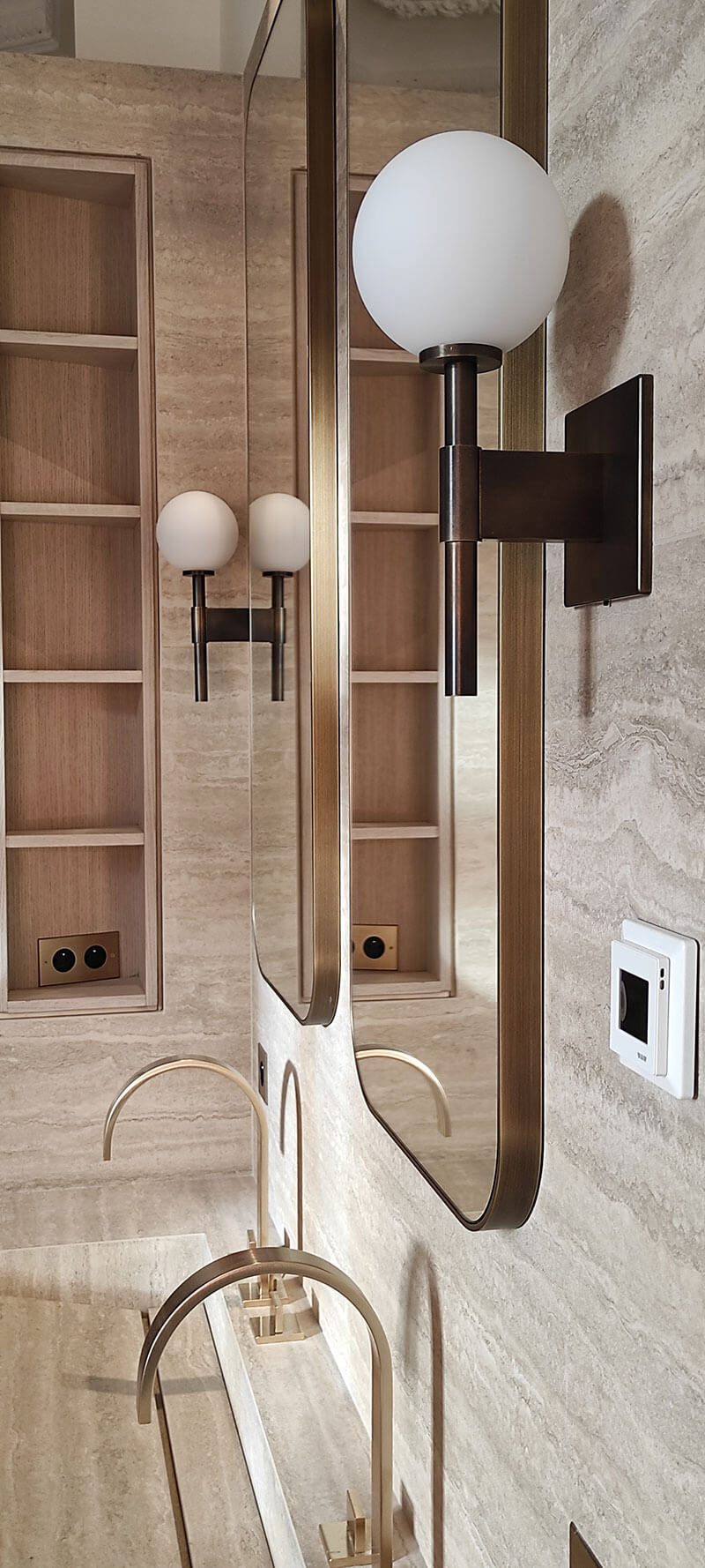 BASTION SCONCE par Allied Maker