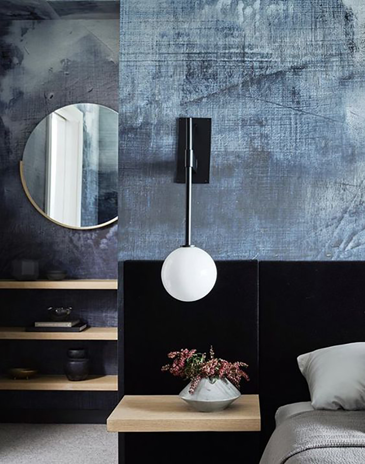 BASTION SCONCE LONG par Allied Maker