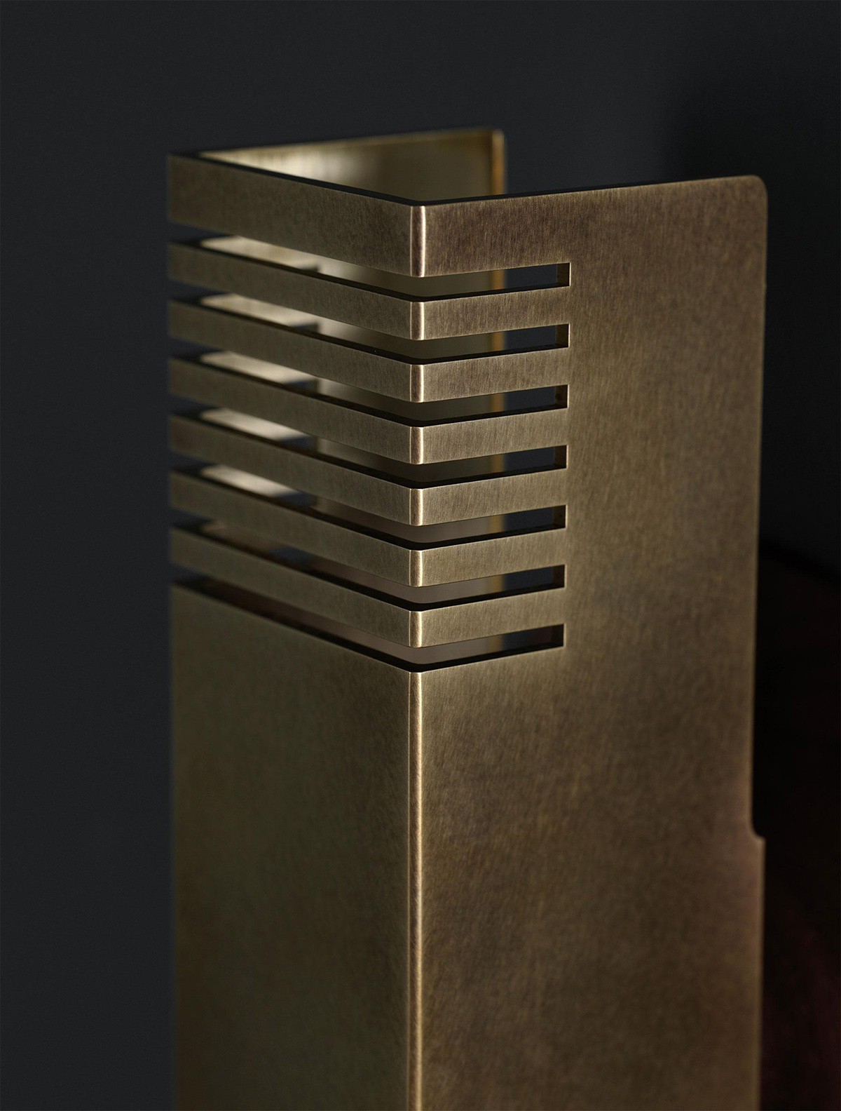 GROOVE SCONCE par Allied Maker