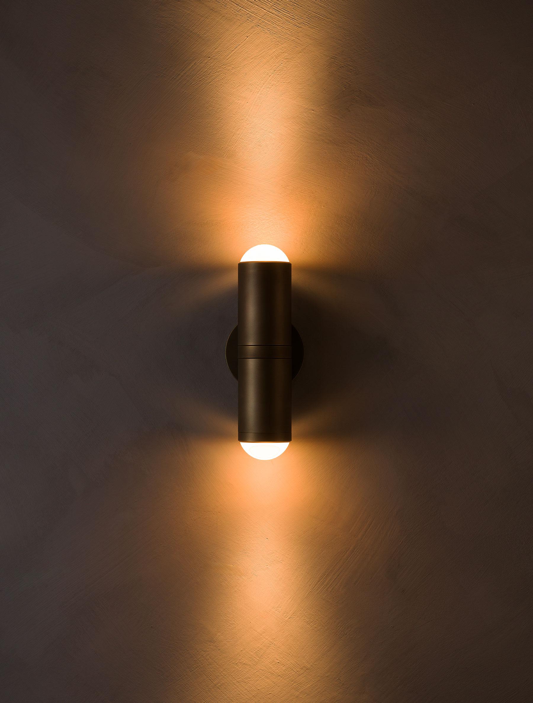 SUMMIT SCONCE par Allied Maker