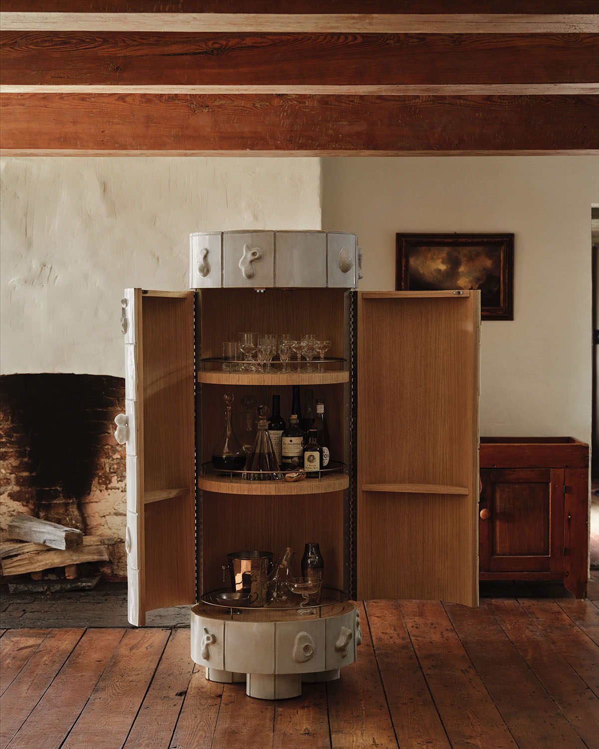 CERAMIC BAR CABINET par Anna Karlin