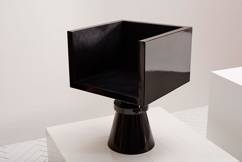 CHESS ARM CHAIR par Anna Karlin