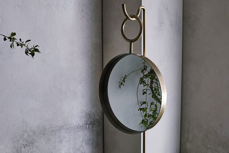HANGING MIRROR par Anna Karlin