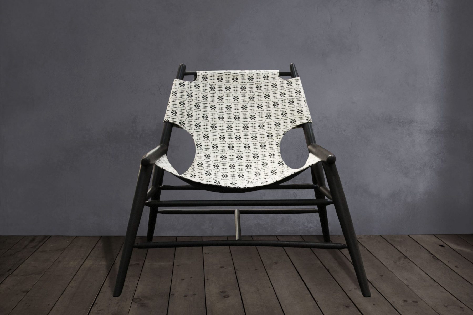 MILK SLING CHAIR par Anna Karlin