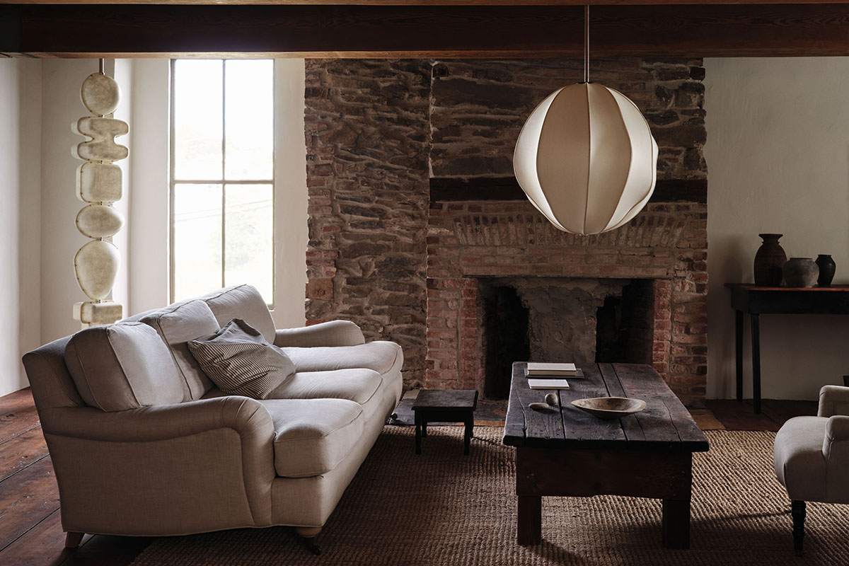 MULBERRY GLOBE PENDANT par Anna Karlin