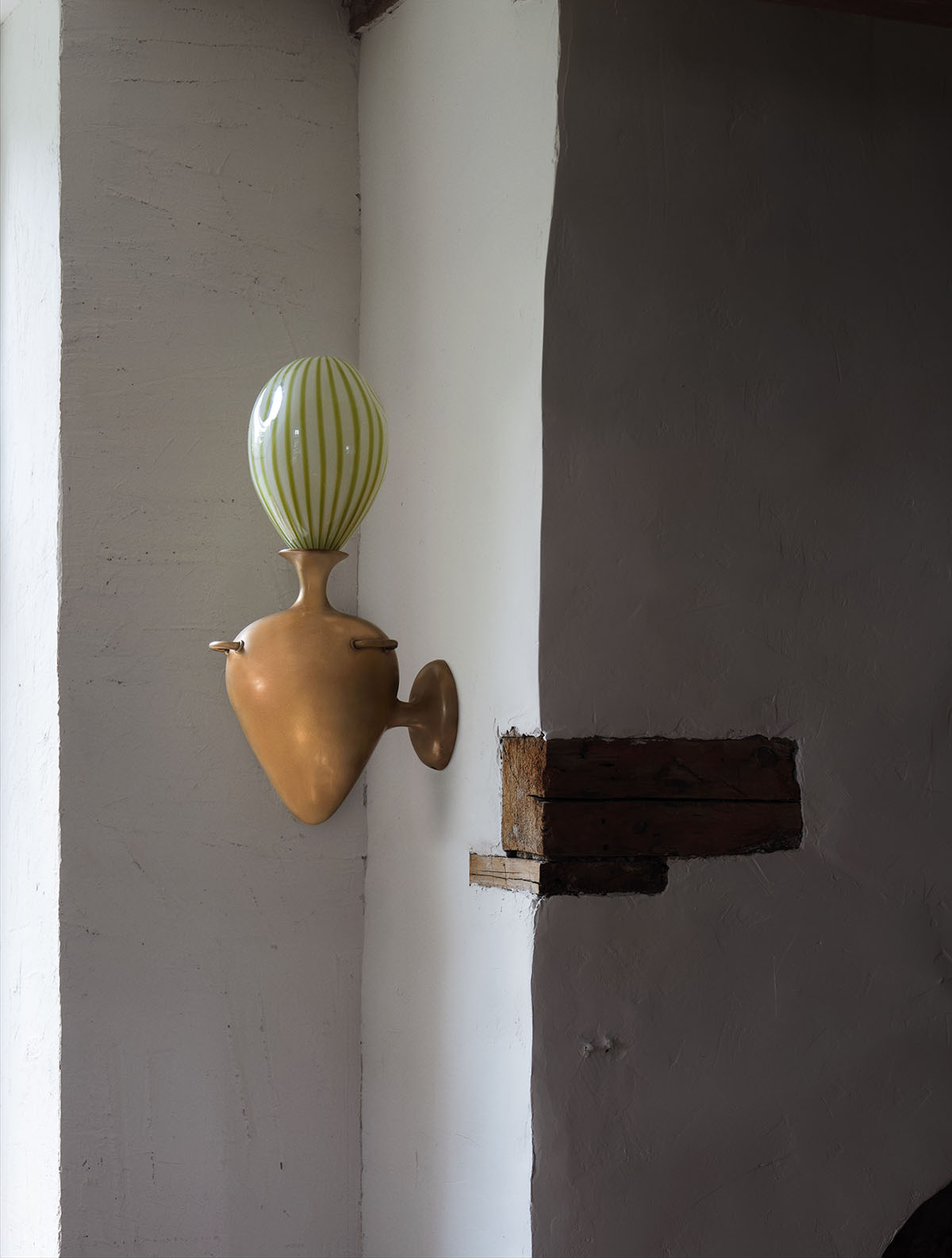 URN SCONCE par Anna Karlin