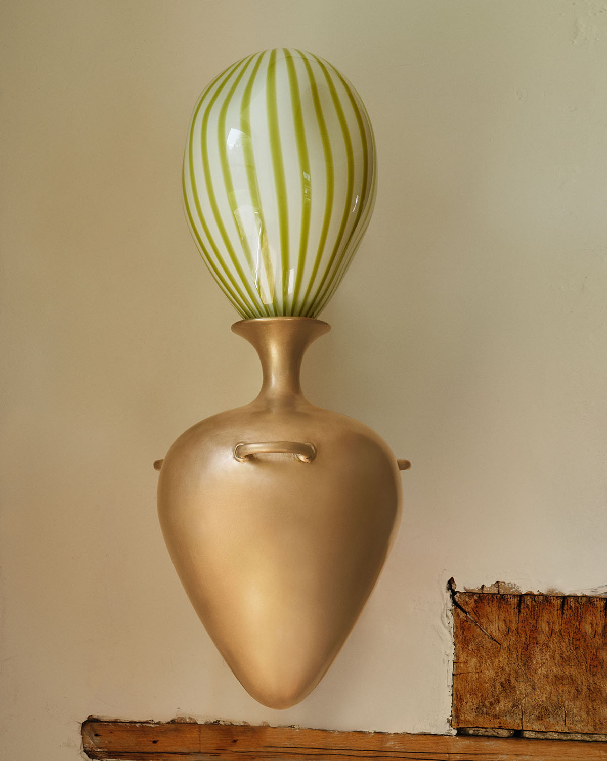 URN SCONCE par Anna Karlin