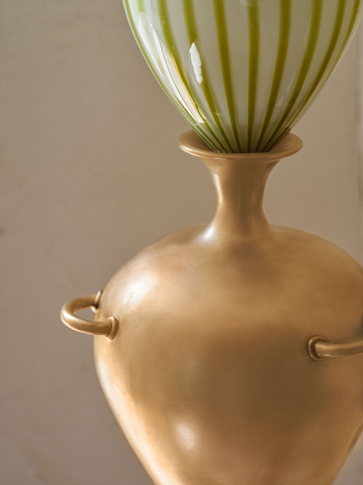 URN SCONCE par Anna Karlin