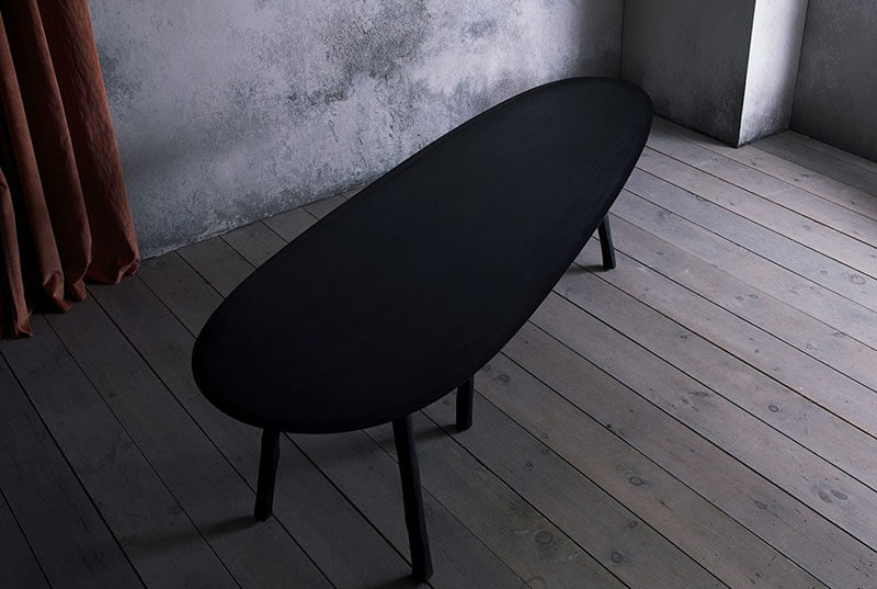 W TABLE par Anna Karlin