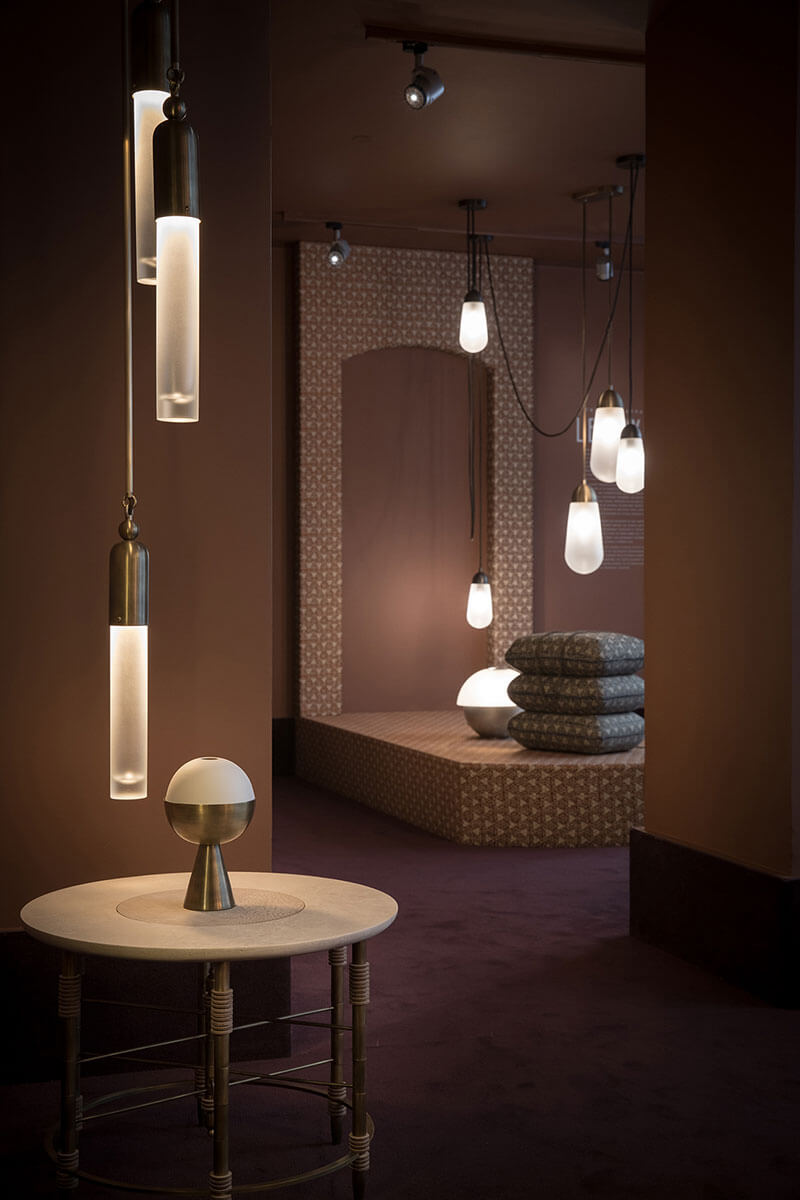 PARS SIDE TABLE par Apparatus