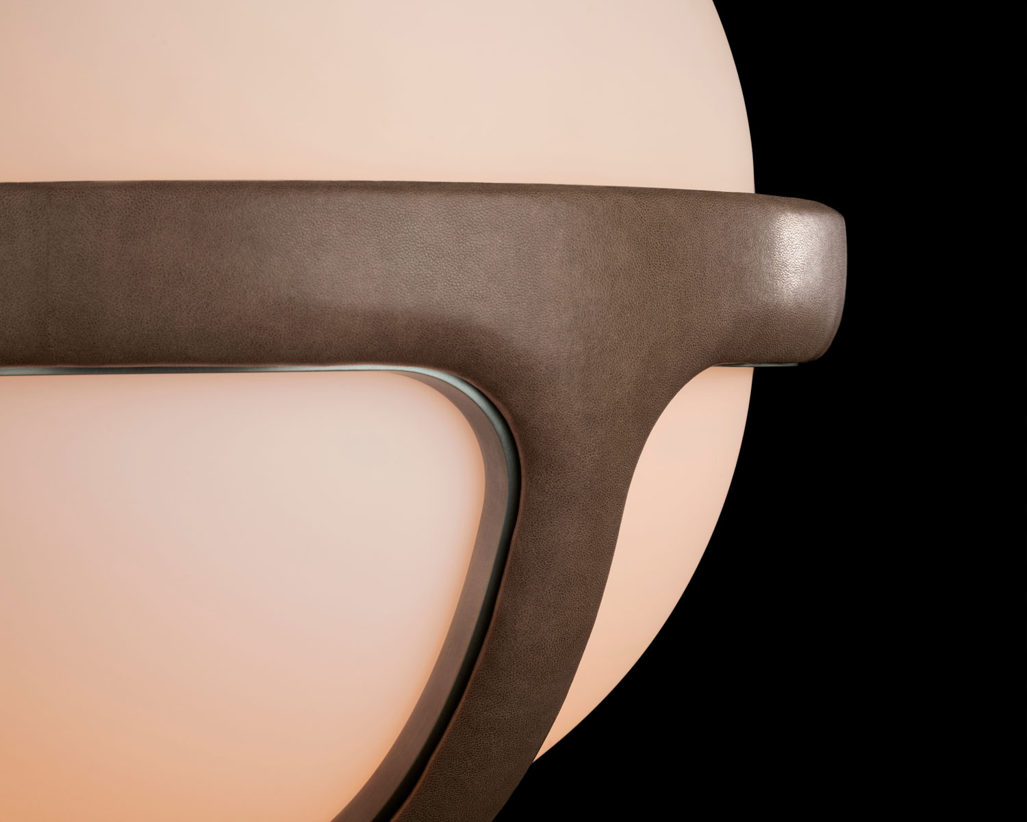 REPRISE TABLE LAMP par Apparatus