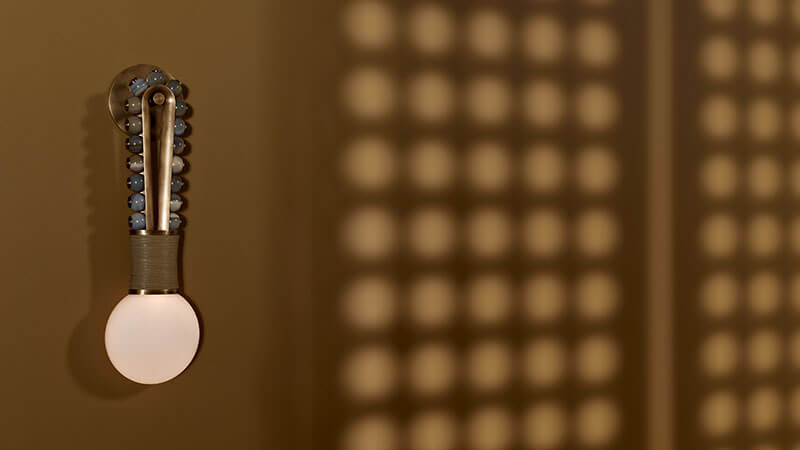 TALISMAN LOOP SCONCE par Apparatus