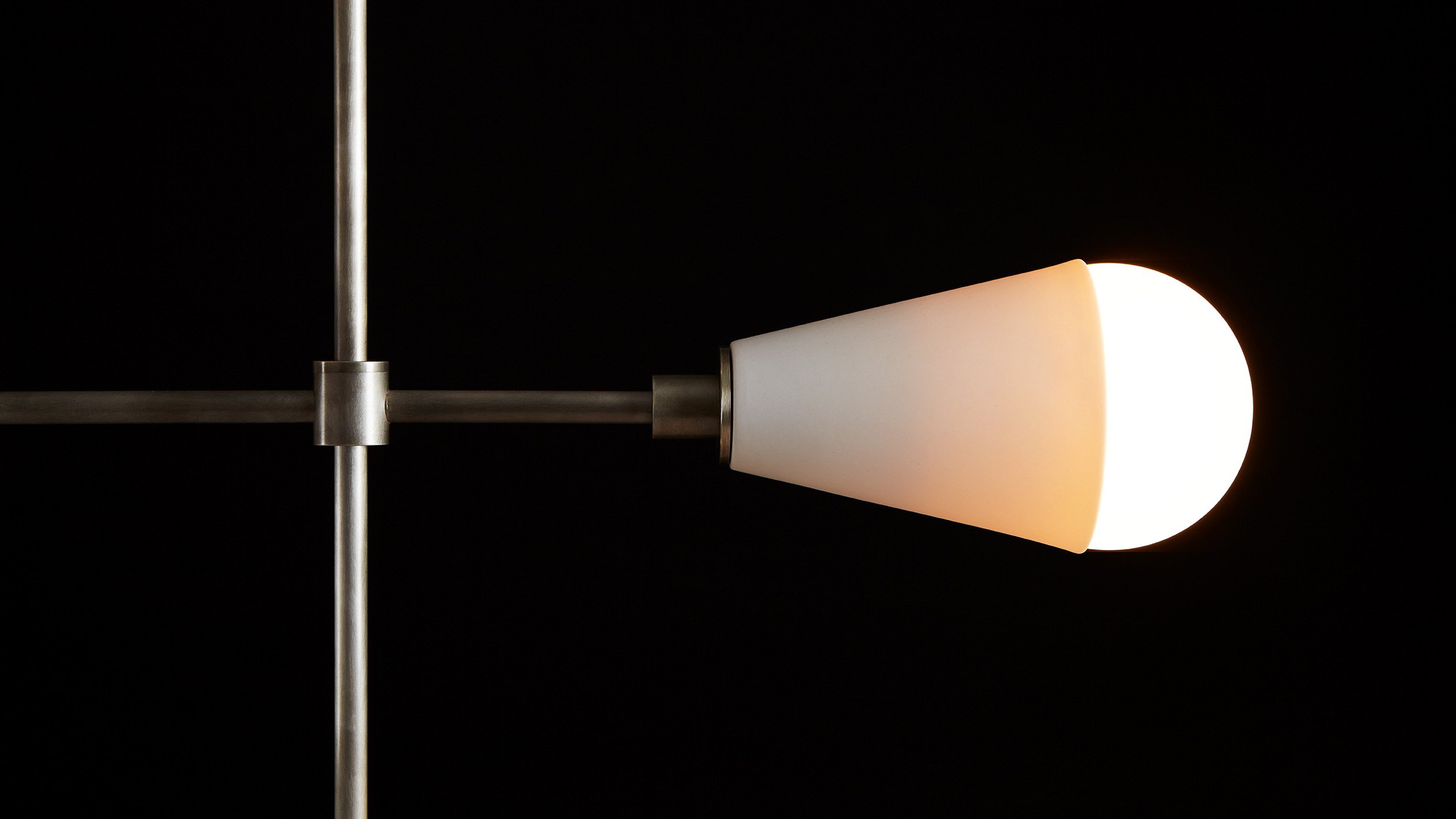 TRIAD 9 LINEAR PENDANT par Apparatus