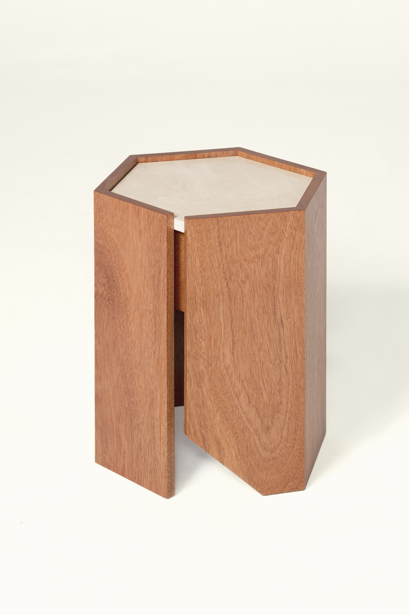 CHATEAU TABLES par Atelier de Troupe