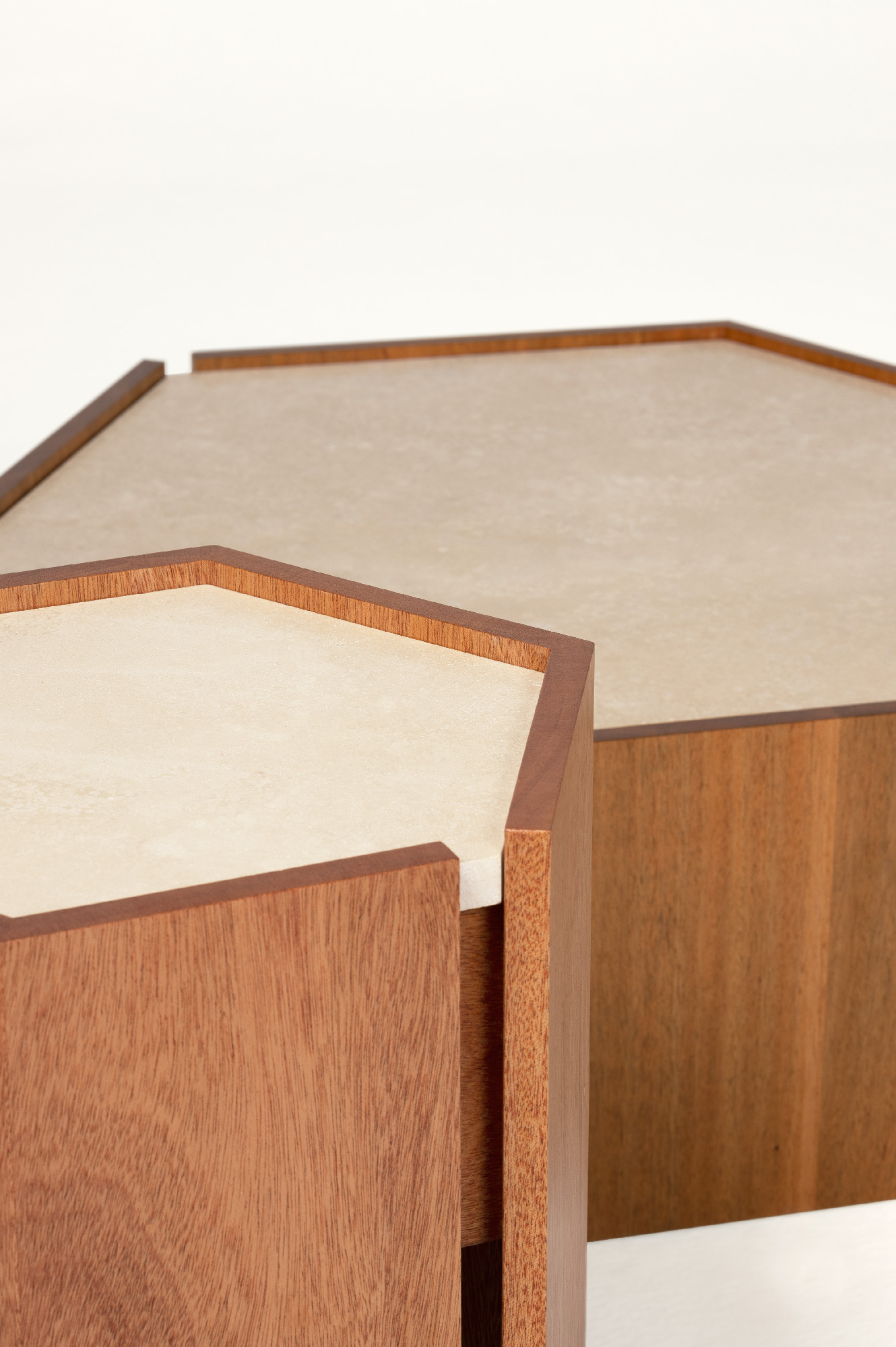 CHATEAU TABLES par Atelier de Troupe