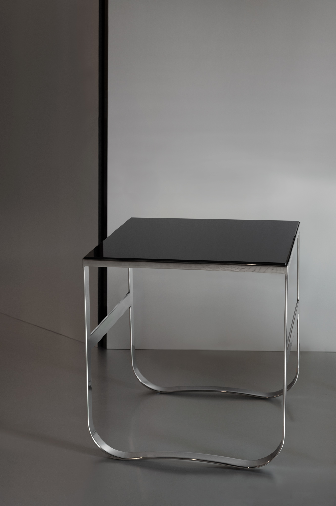 DADA OCCASIONAL TABLE par Atelier de Troupe