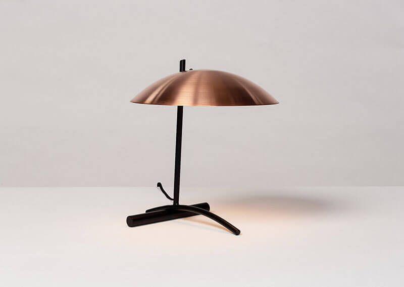 DE TABLE LAMP par Atelier de Troupe