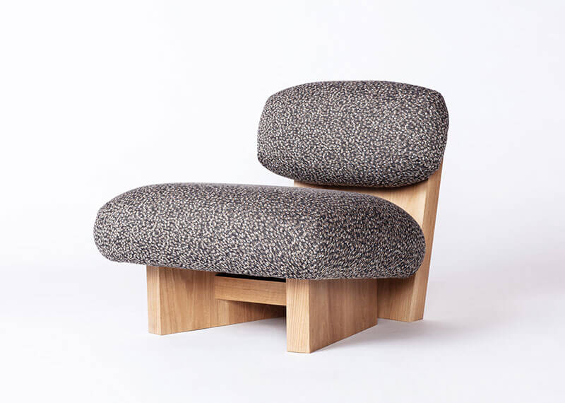 JIA CHAIR AND OTTOMAN par Atelier de Troupe