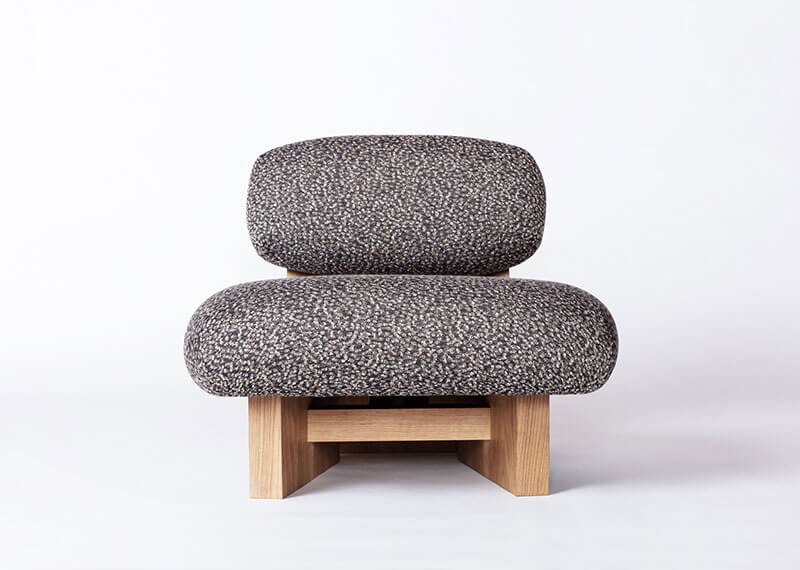 JIA CHAIR AND OTTOMAN par Atelier de Troupe