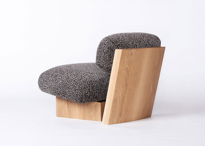 JIA CHAIR AND OTTOMAN par Atelier de Troupe