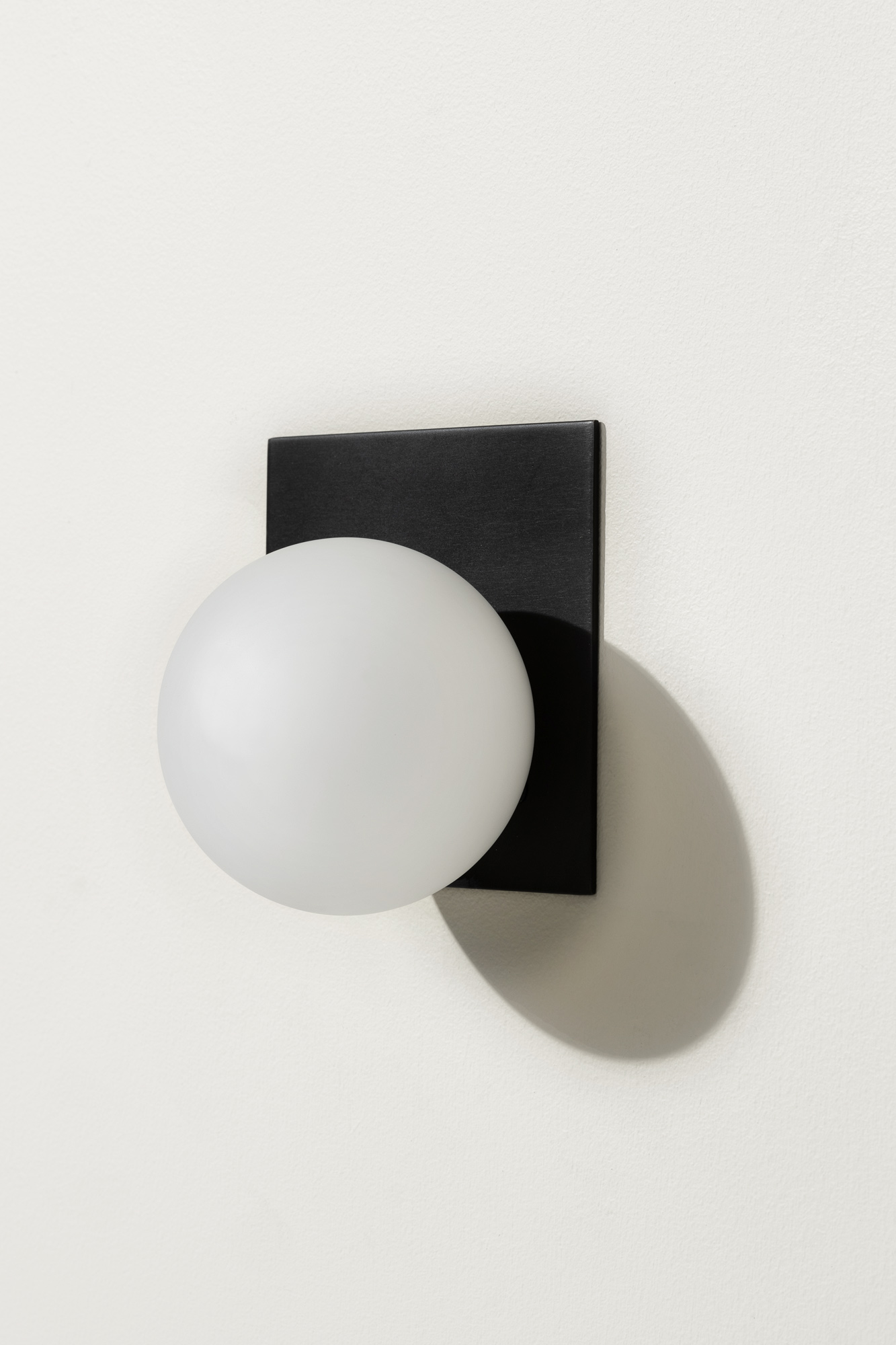 TEMPO FLUSH SCONCE par Atelier de Troupe