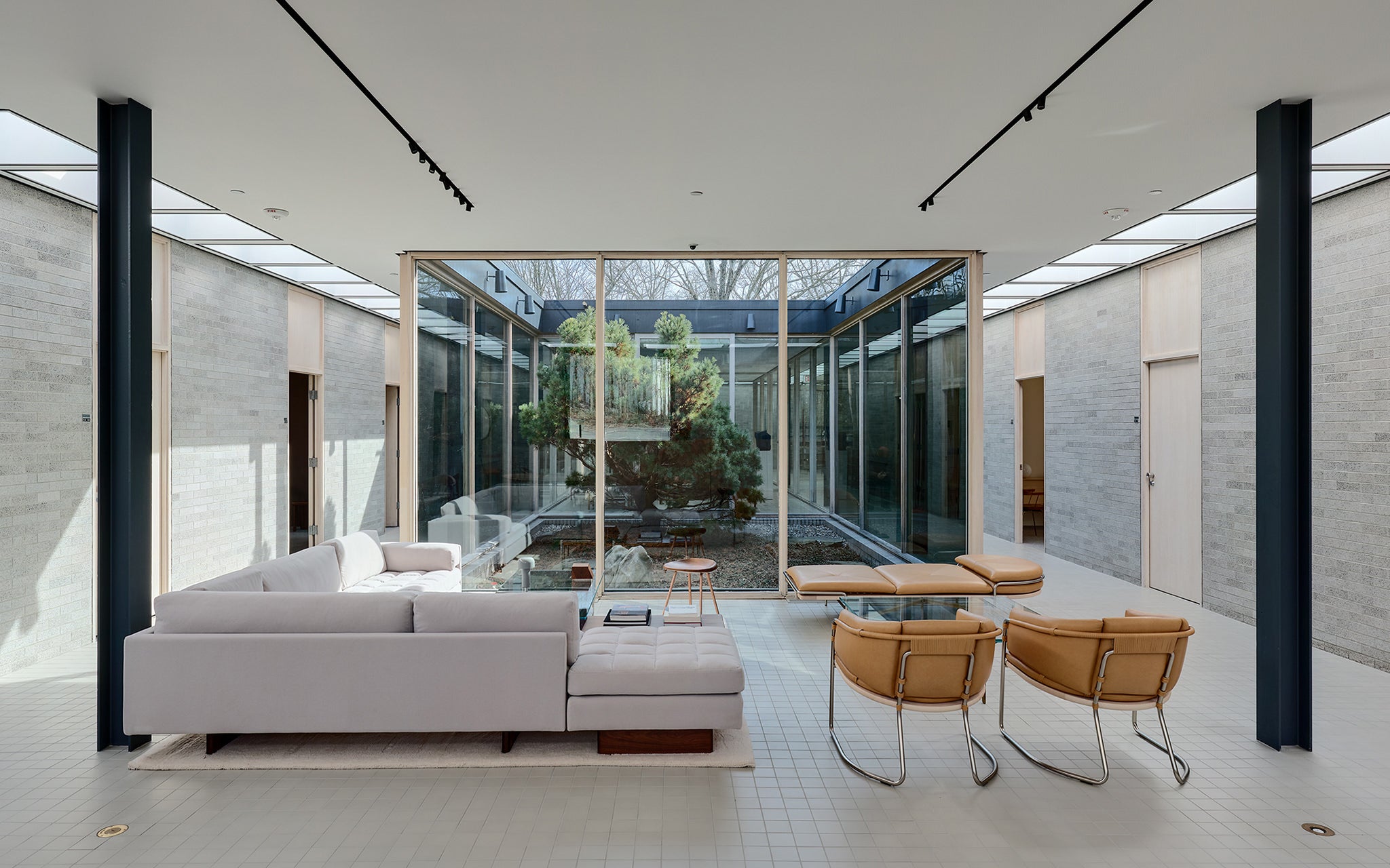 ASYMMETRIC SOFA par BassamFellows