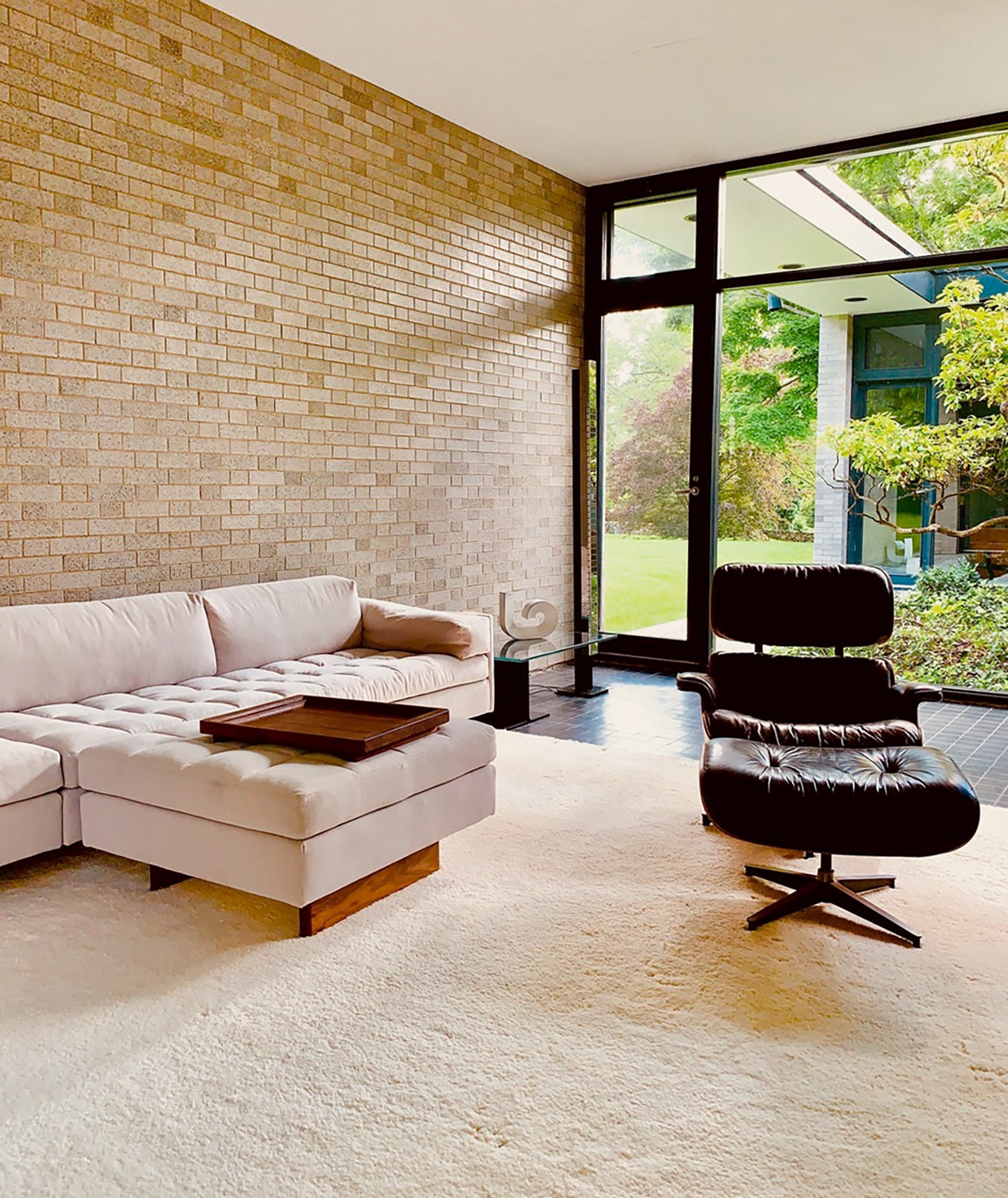 ASYMMETRIC SOFA par BassamFellows