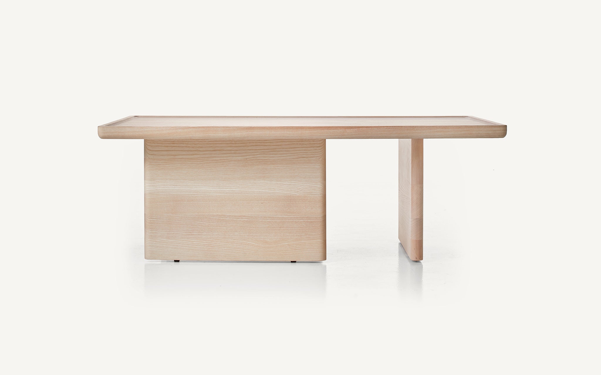 ASYMMETRIC TABLE par BassamFellows