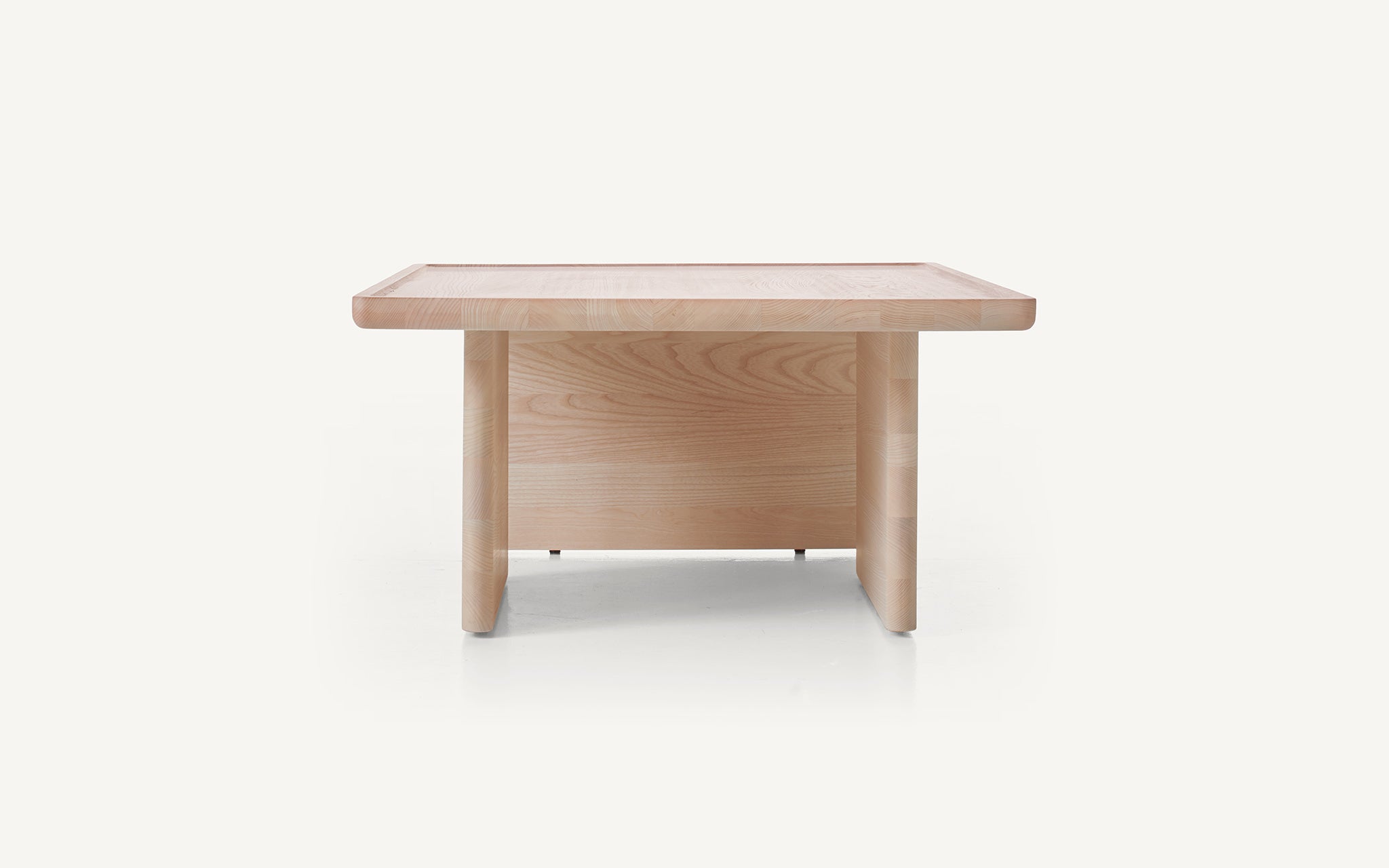 ASYMMETRIC TABLE par BassamFellows