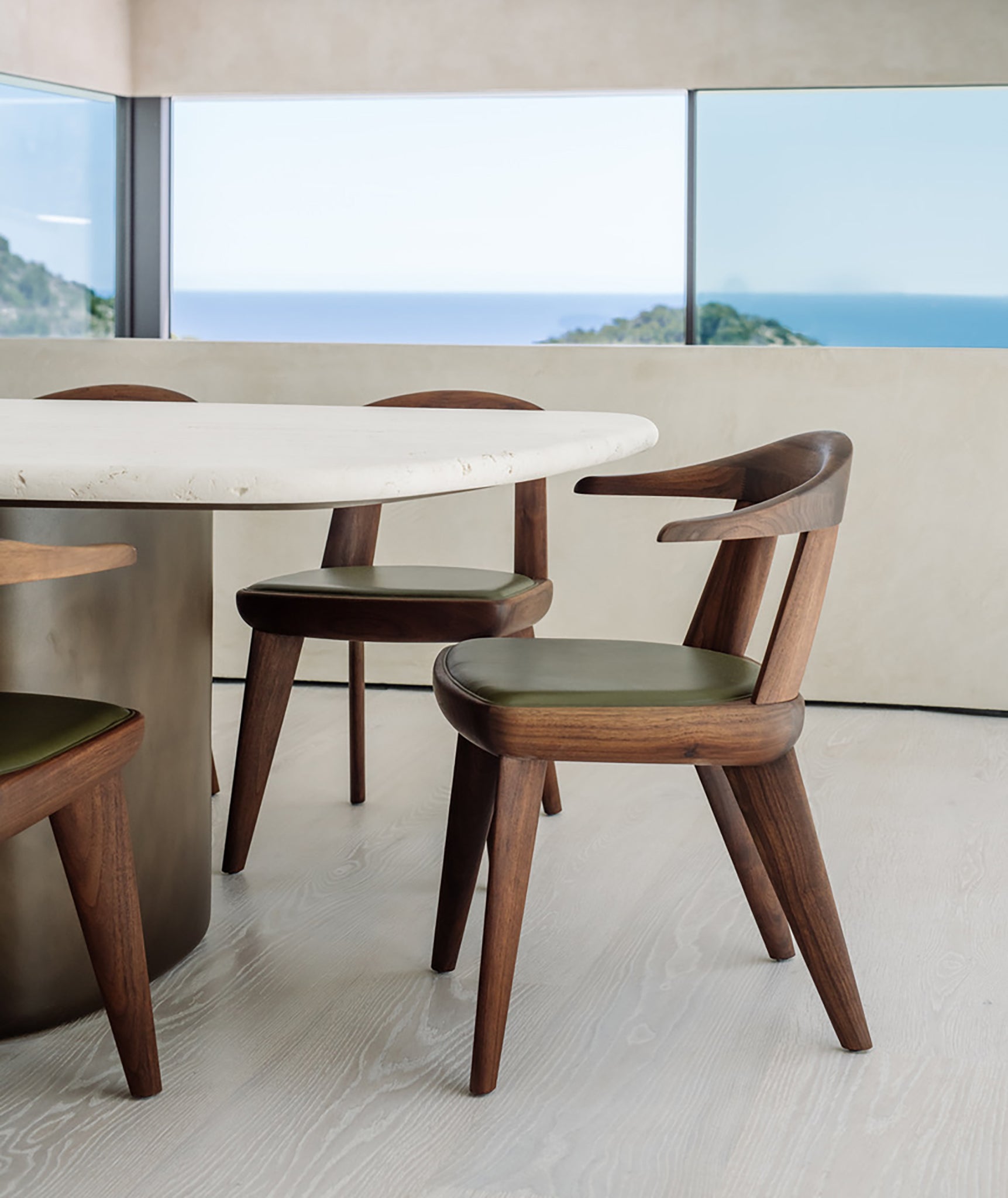 BRUTUS CHAIR par BassamFellows