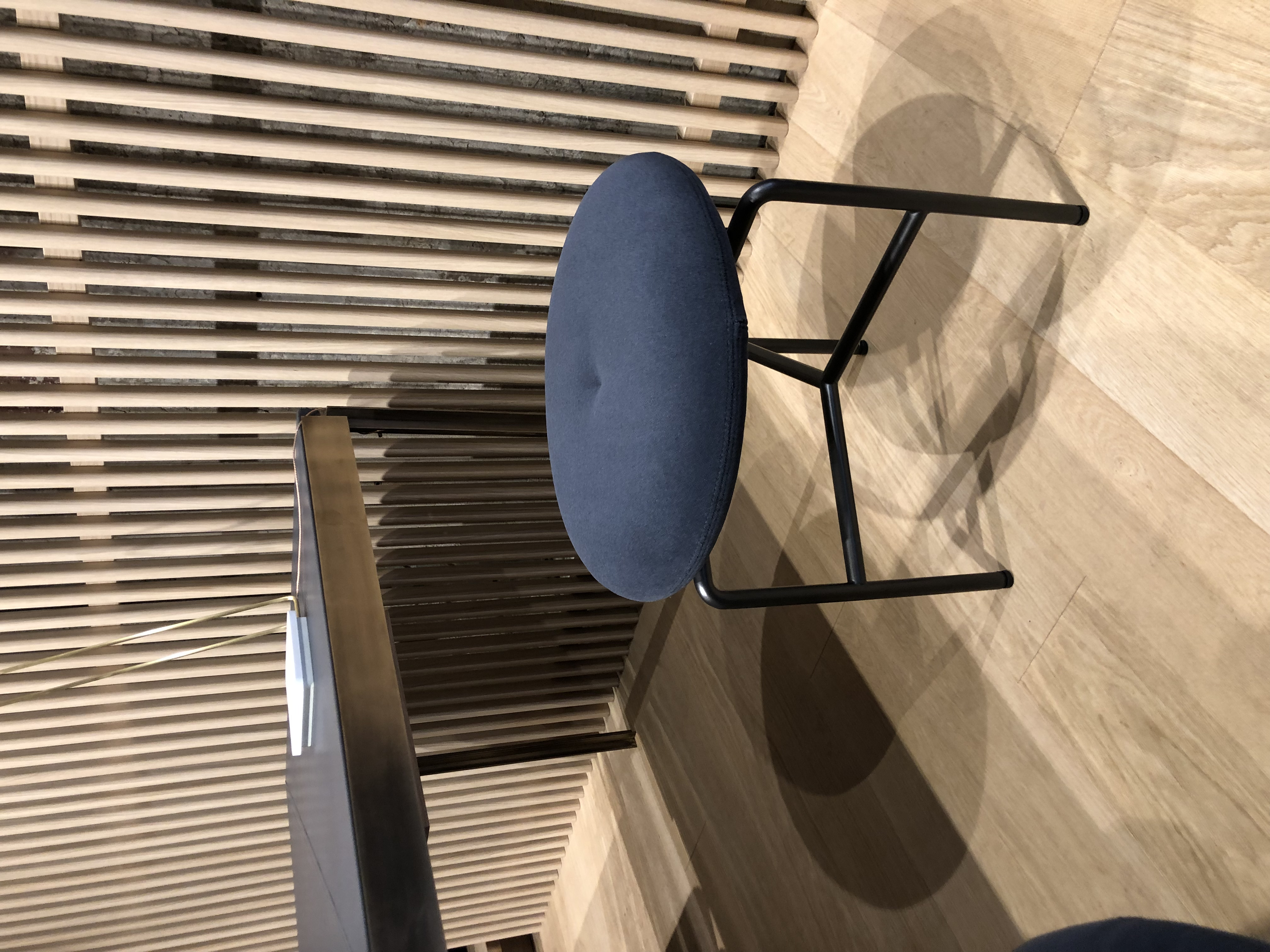 CIRCULAR STOOLS par BassamFellows