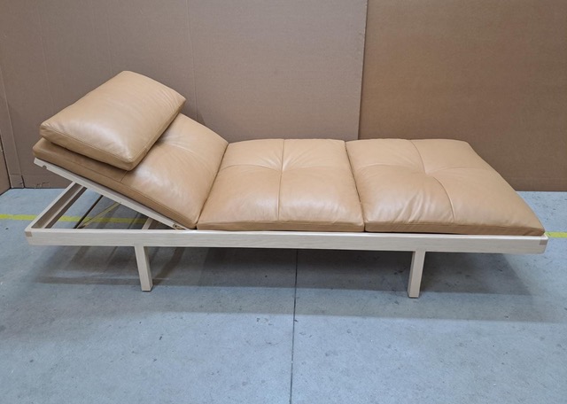 DAYBED par BassamFellows