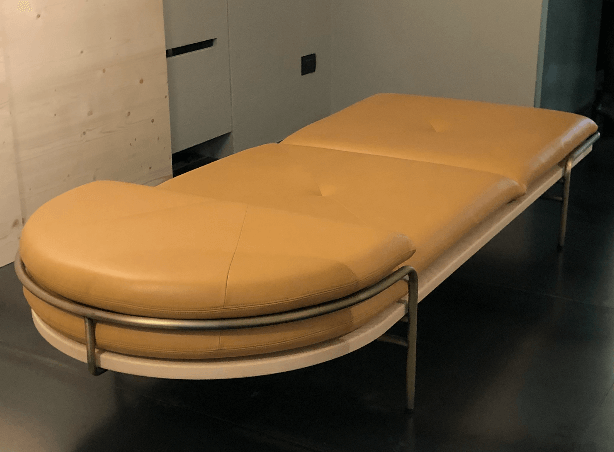 GEOMETRIC DAYBED par BassamFellows