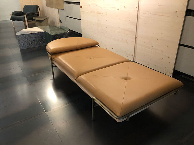 GEOMETRIC DAYBED par BassamFellows