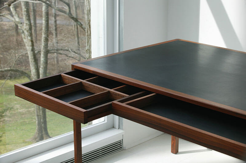 LEATHER DESK par BassamFellows