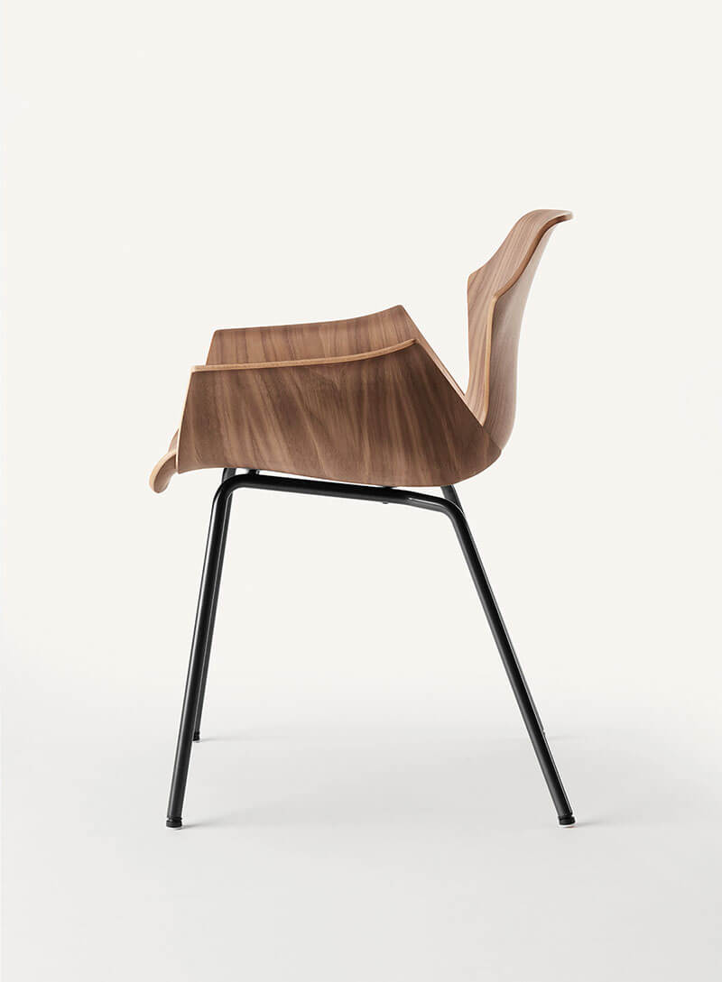 PETAL ARMCHAIR par BassamFellows