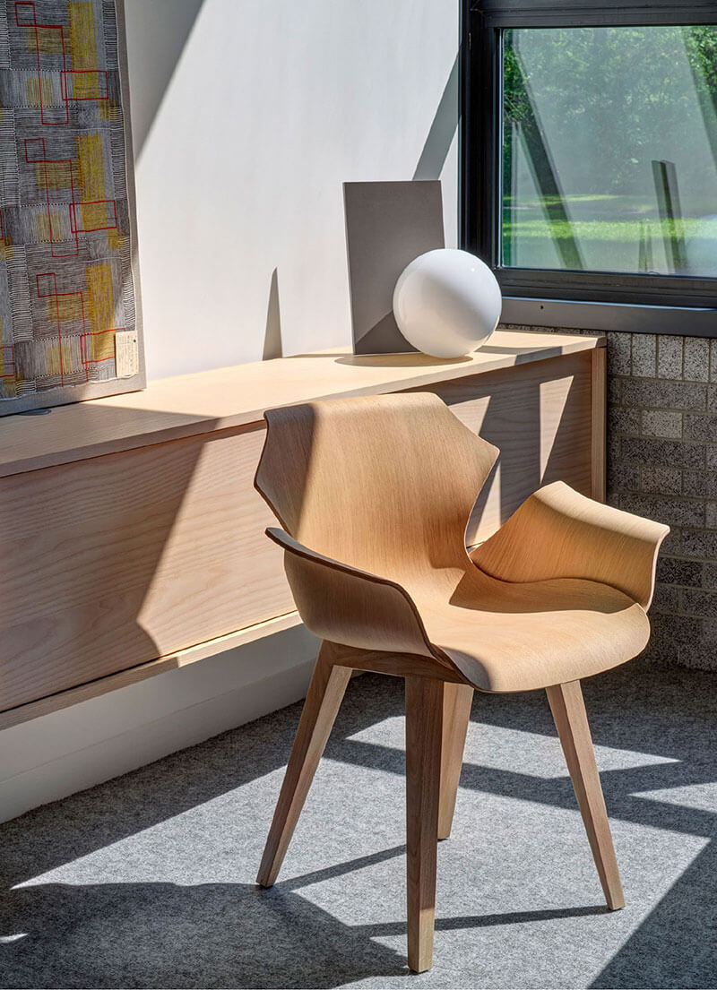 PETAL ARMCHAIR par BassamFellows