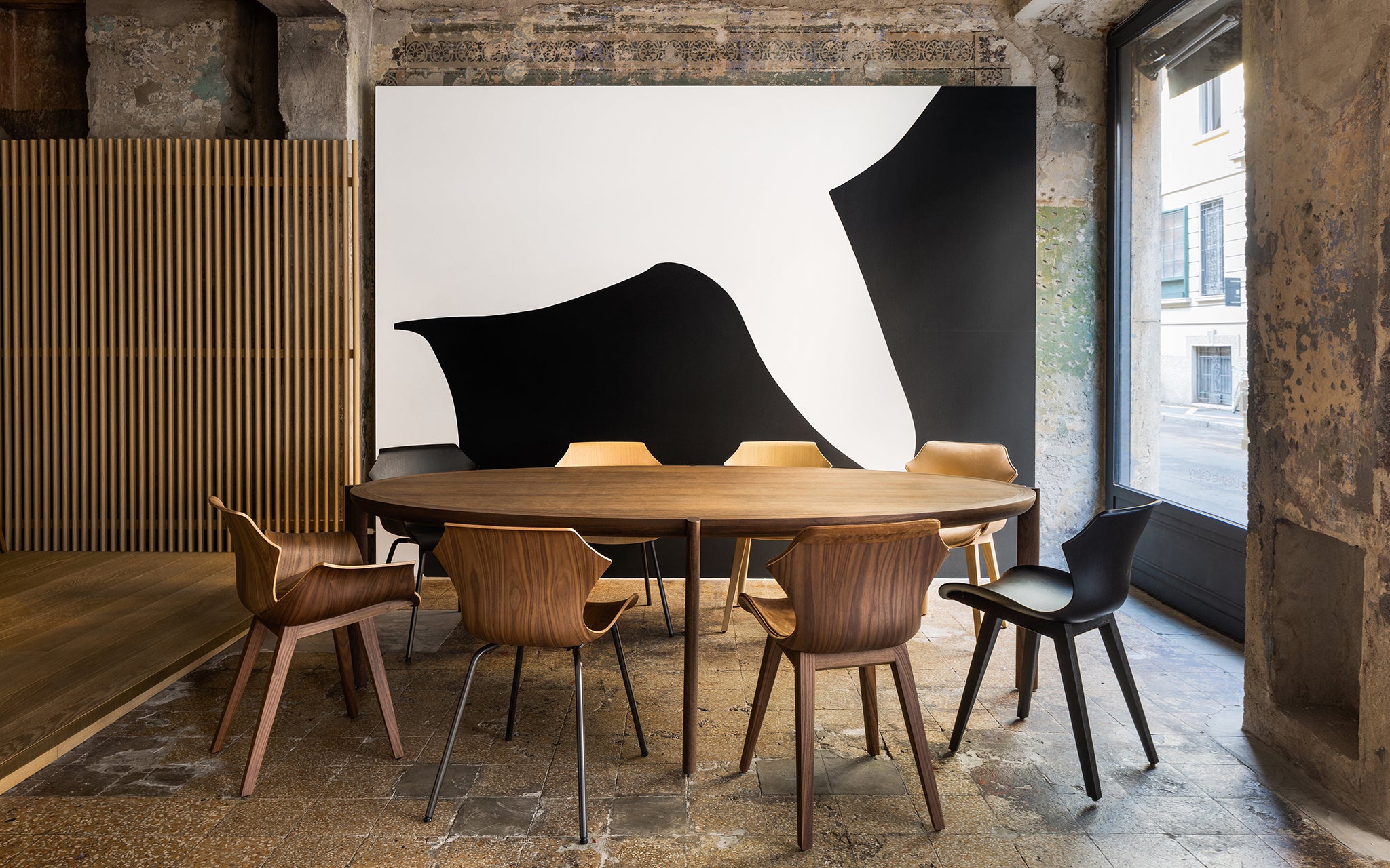 PETAL ARMLESS CHAIR par BassamFellows