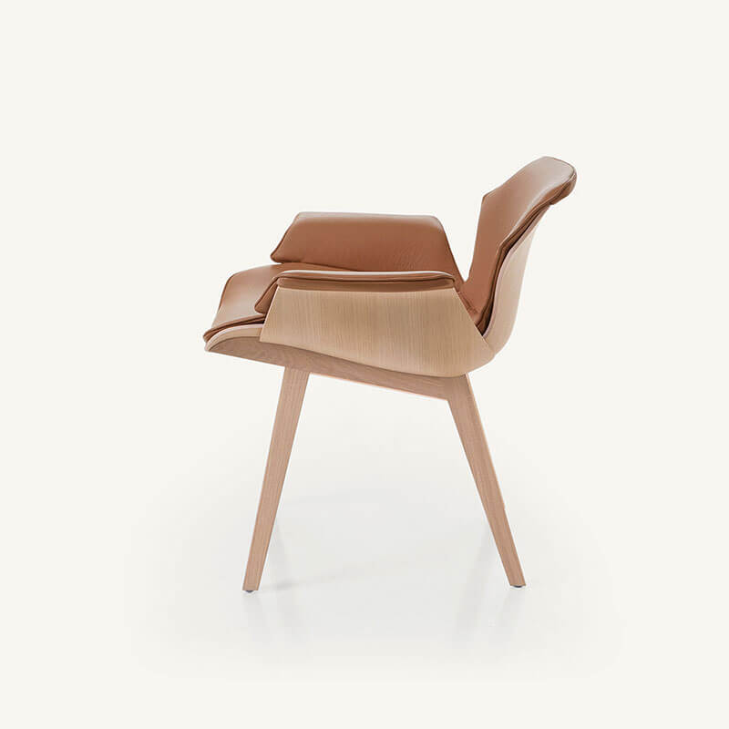 PETAL LOUNGE ARMCHAIR par BassamFellows