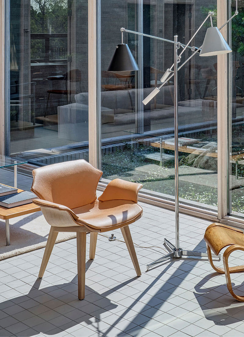 PETAL LOUNGE ARMCHAIR par BassamFellows