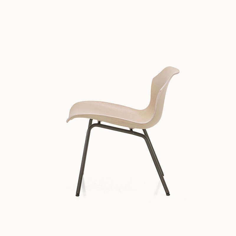 PETAL LOUNGE CHAIR par BassamFellows