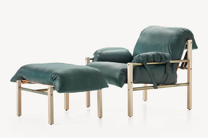 SLING CLUB CHAIR AND OTTOMAN par BassamFellows