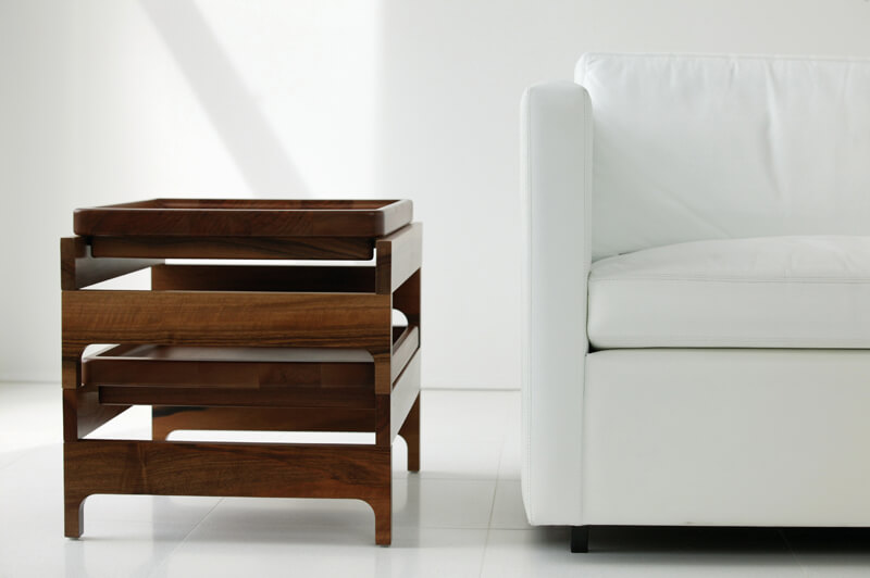 TRAY RACK SIDE TABLE par BassamFellows