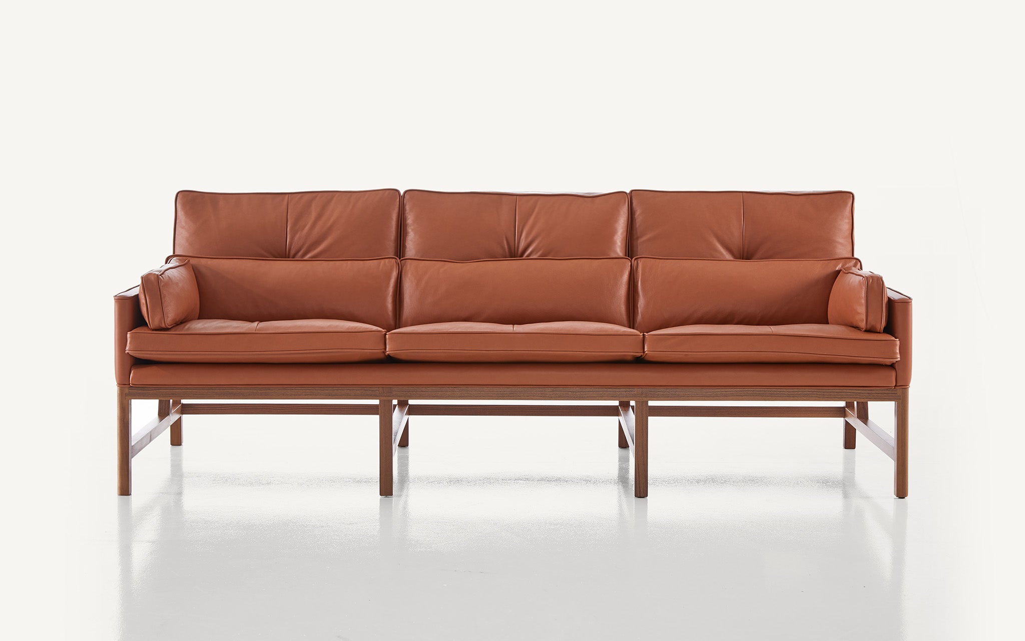 WOOD FRAME SOFAS par BassamFellows